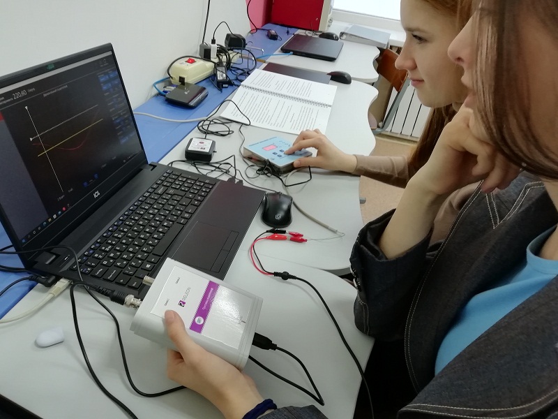 Лабораторная работа Активное сопротивление в цепи переменного тока с использованием цифровой лаборатории Releon в 11 классе